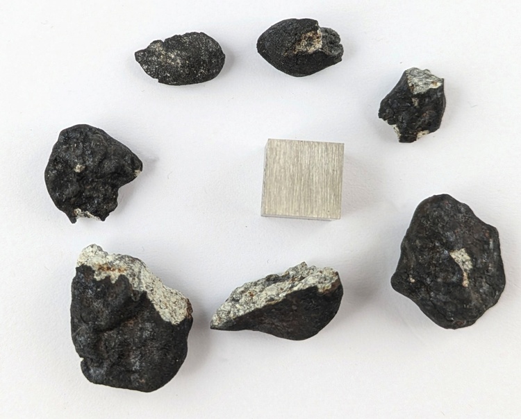 Mreira - 7 Meteoriten - insg. 14.87 g meteorite Mreira - 7 Meteoriten - insg. 14.87 g